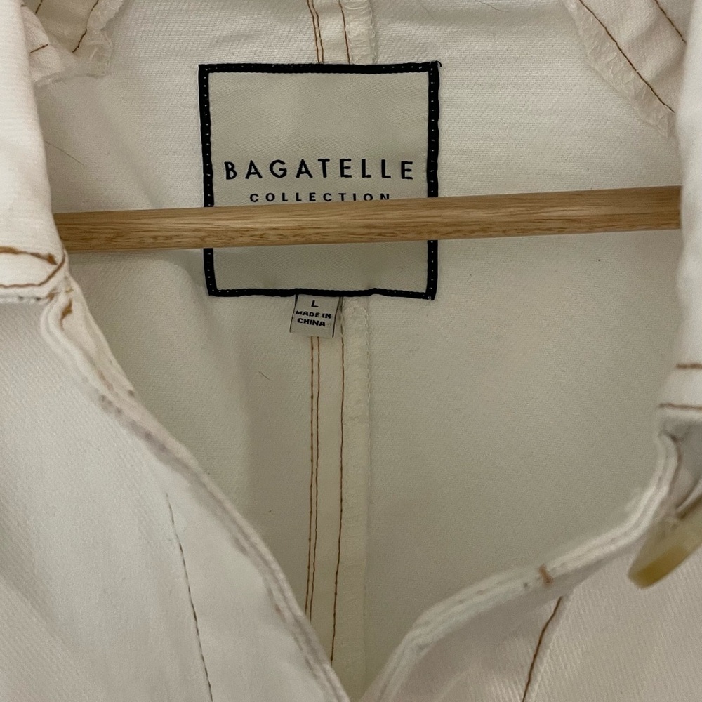 White jacket. - Picture 3 of 3